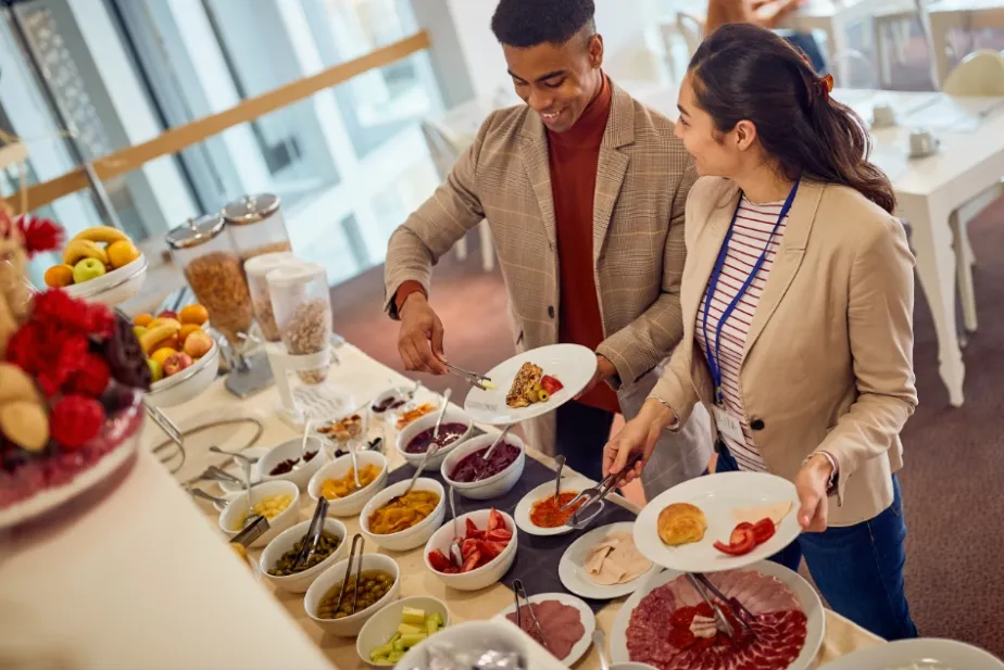 Managing Large-Scale Meal Logistics Behind the Scenes of Daily Catering Operations